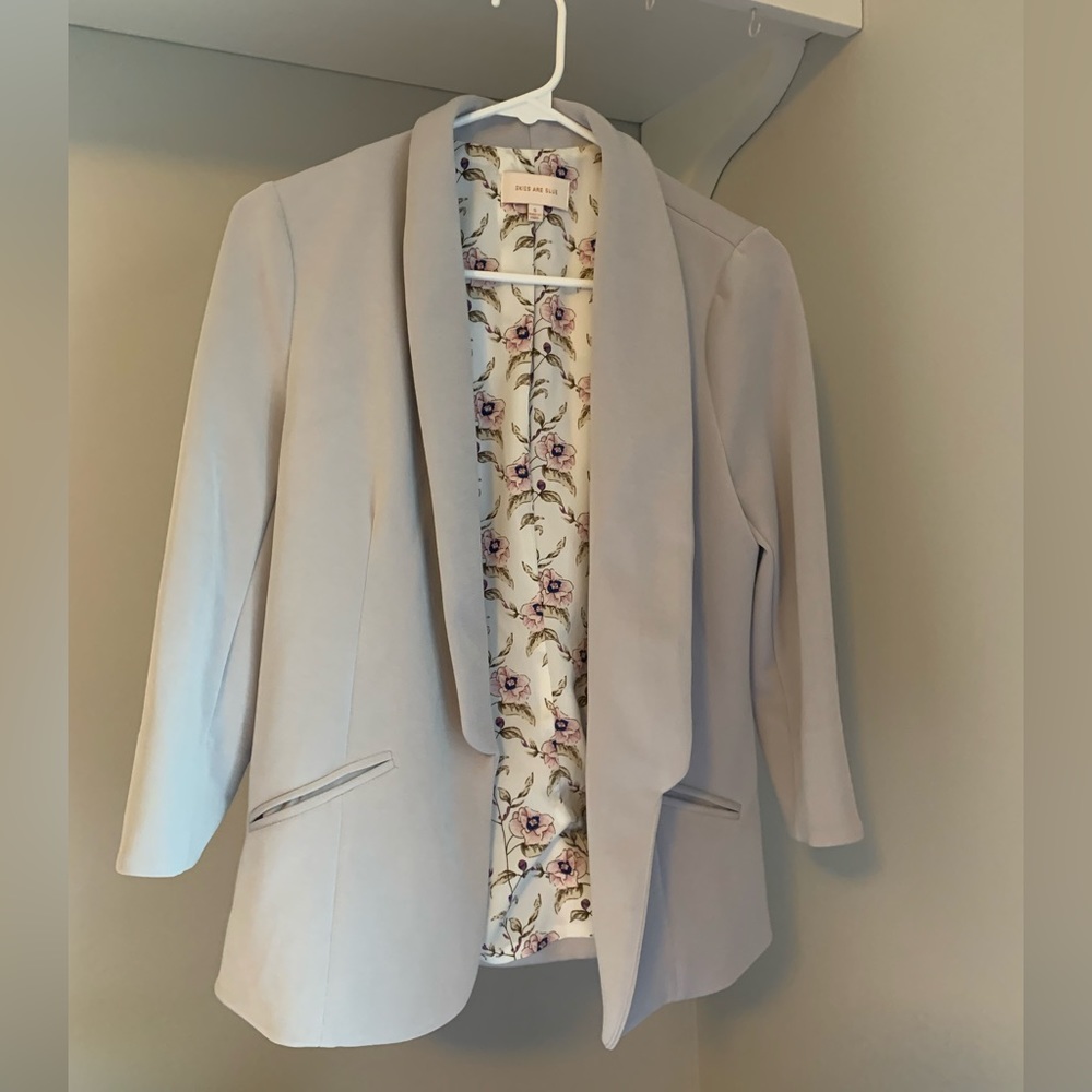 LIKE NEW skies are blue blazer